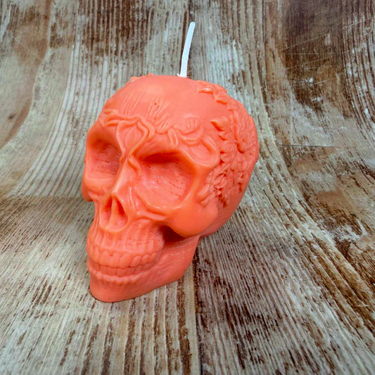 Schädelkerze mit Blätter