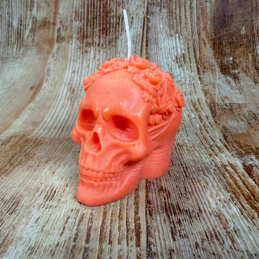 Schädelkerze mit Rosen